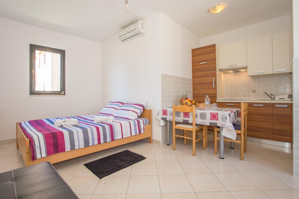 Punta B Hotell Poreč Eksteriør bilde